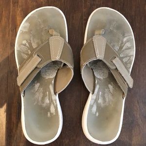 Flip flops womens size 6.5